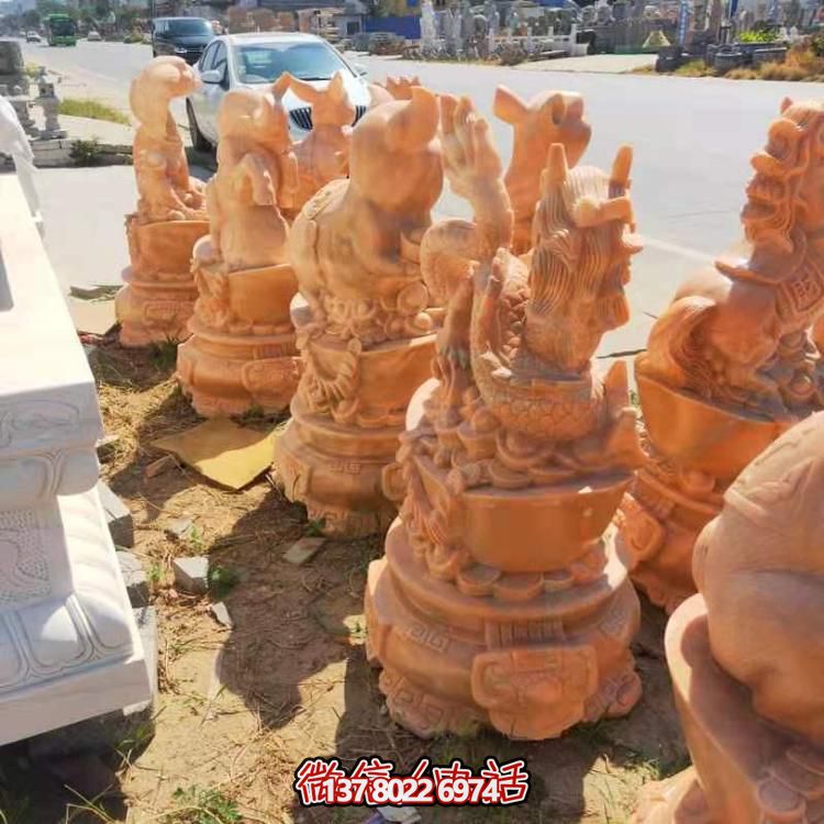 紅晚霞景區(qū)，十二生肖雕塑之旅