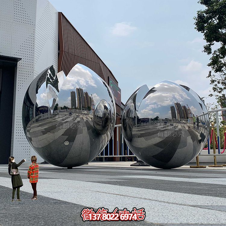 大型不銹鋼鏡面球體雕塑，為你的戶外空間增添獨(dú)特氣息