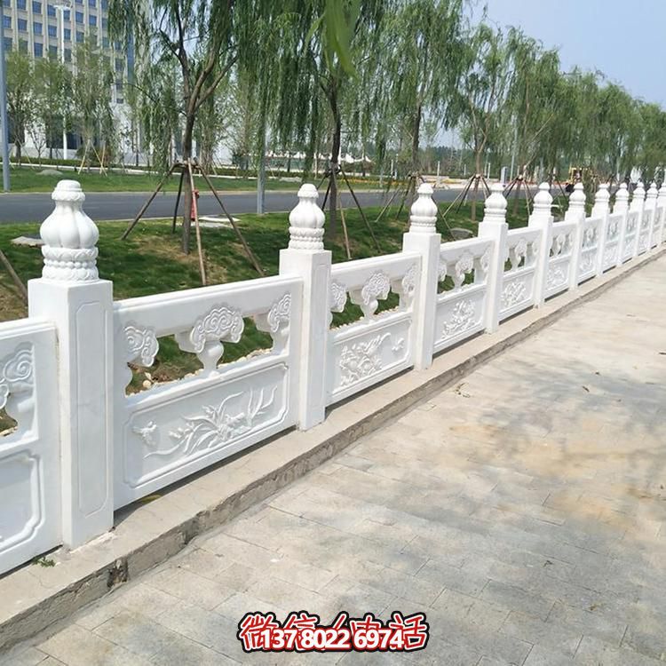 經典石雕精美欄桿，增添校園美麗