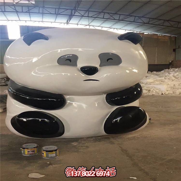 玻璃鋼雕塑熊貓公仔，環(huán)?？ㄍ〝[放裝飾商場