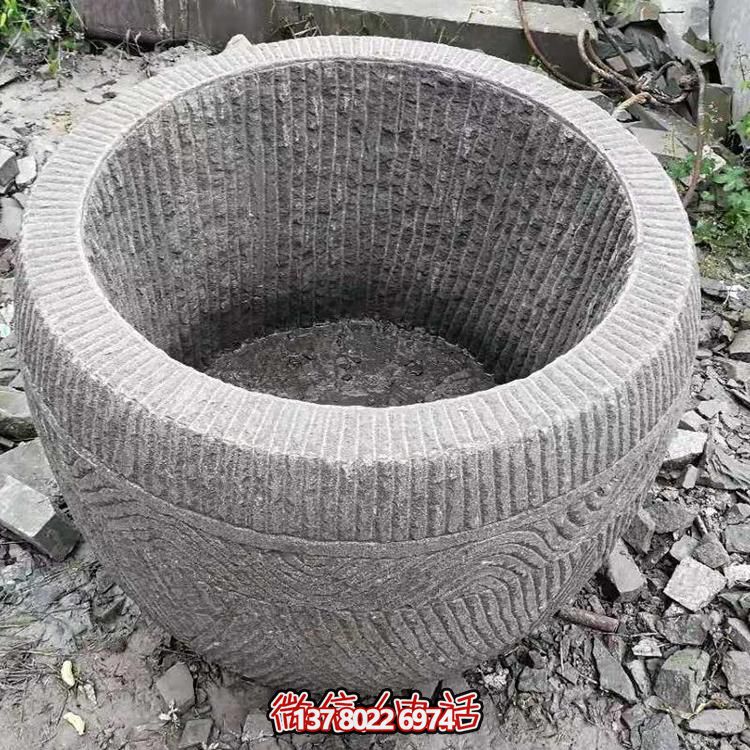 古老石槽，精致圓形養(yǎng)魚水缸