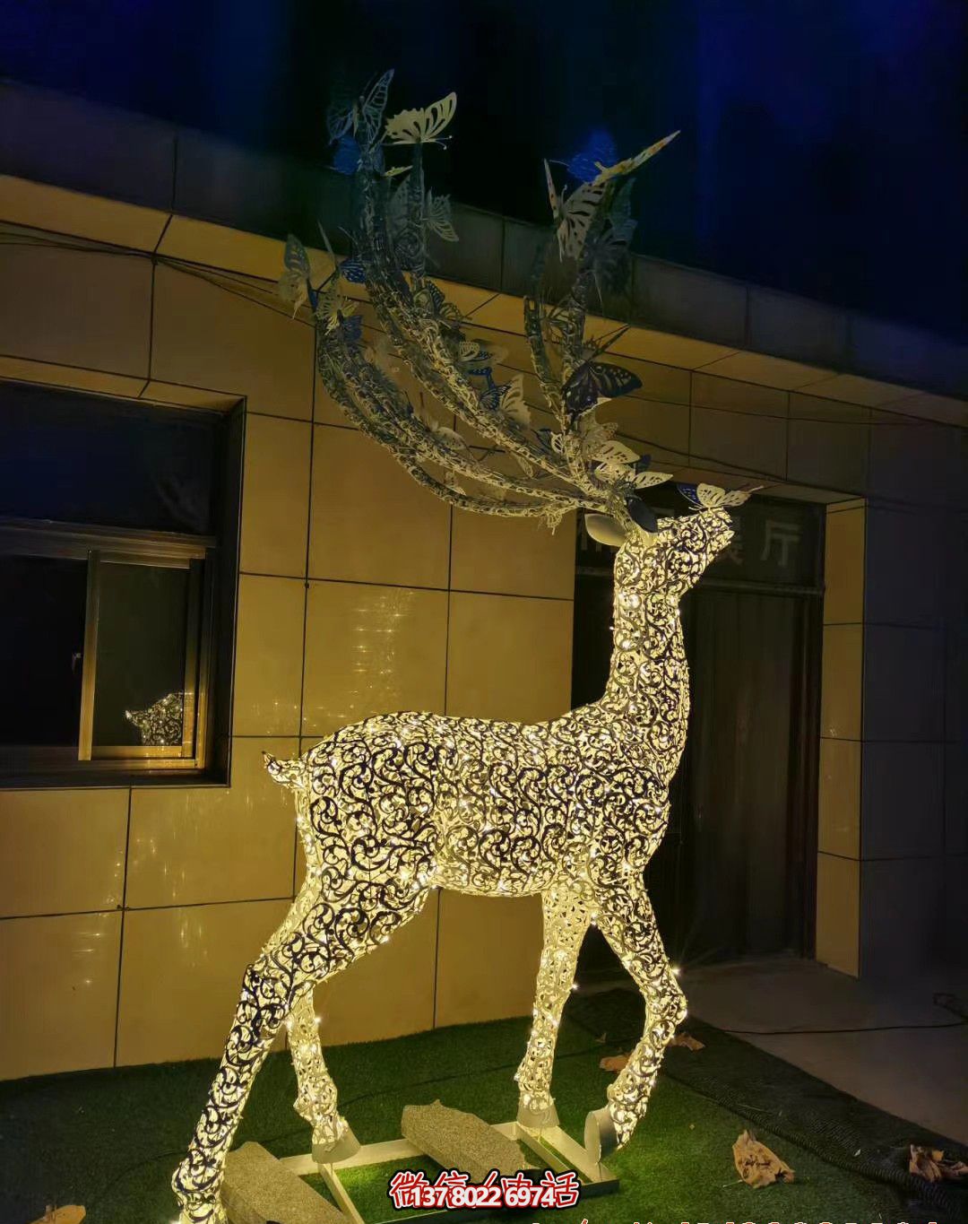 精美不銹鋼梅花鹿雕塑照明裝置，點(diǎn)綴廣場(chǎng)之美